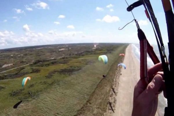 paragliding-holland-dunesB66B4C4A-D50B-5DA7-D403-8695785FD6DD.jpg